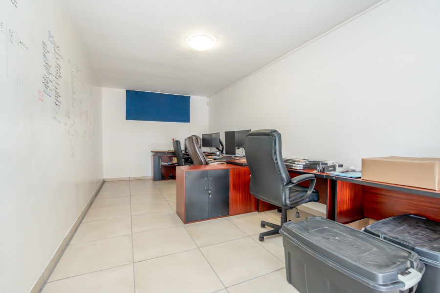 8 Bedroom Property for Sale in Middedorp Western Cape